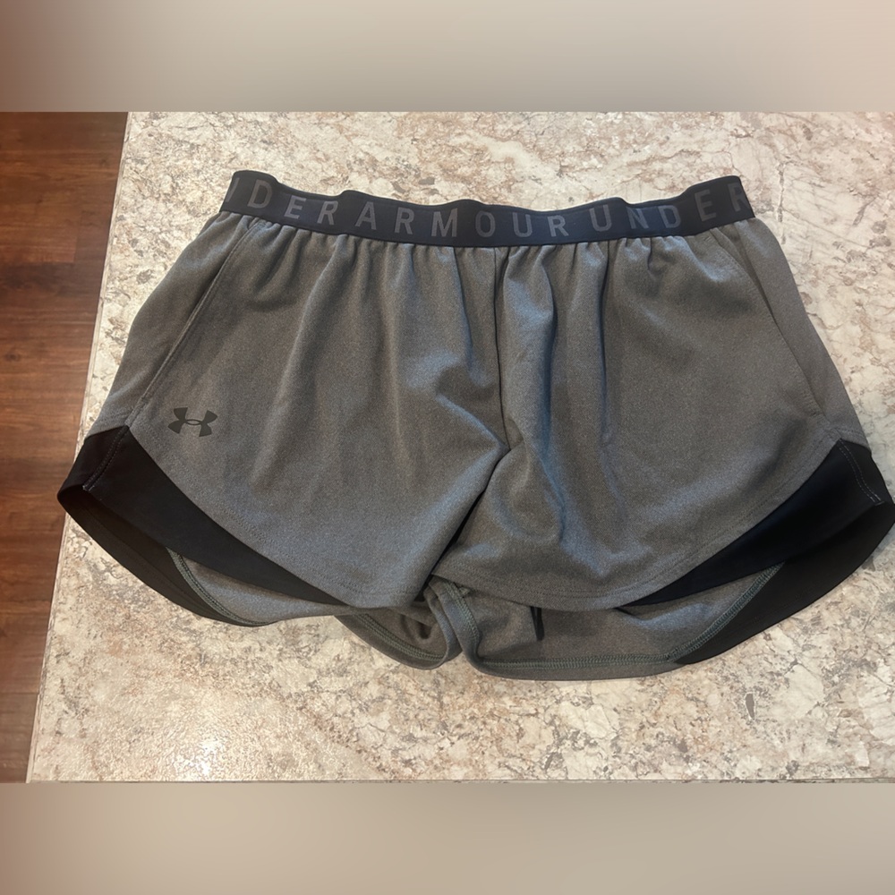 Women Under Armour Shorts Gray & Black Large